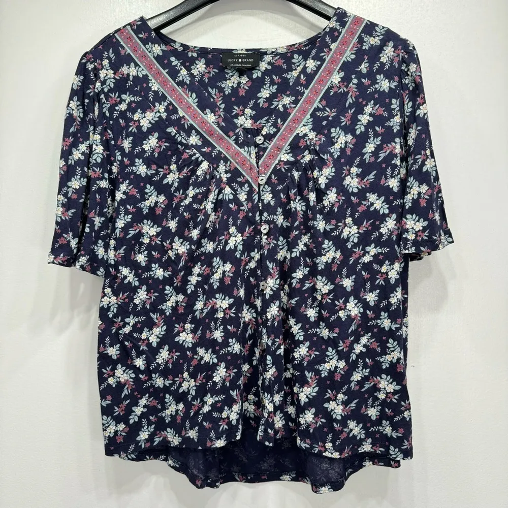 Lucky Brand Navy Floral V Neck Pleated Button Front Top Size Medium - Image 2