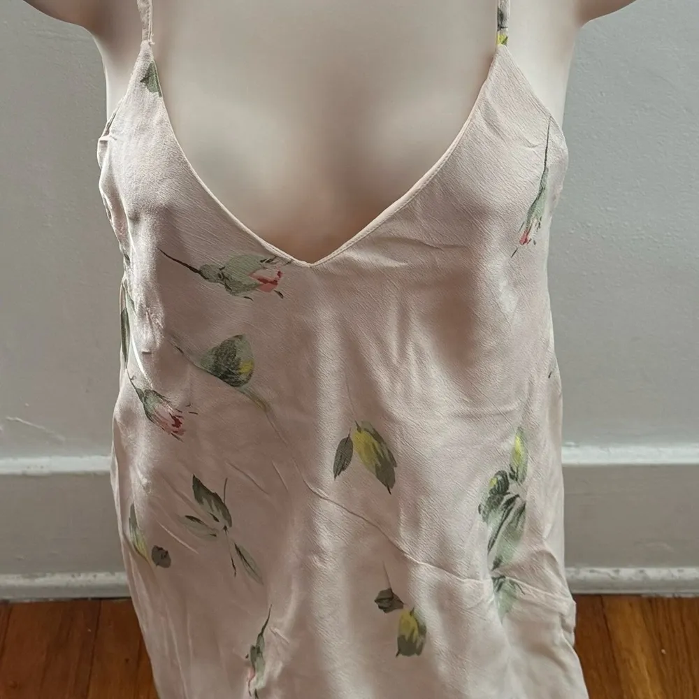 Obey beige floral Y2K spaghetti straps slip dress, size M criss cross back boho - Image 3