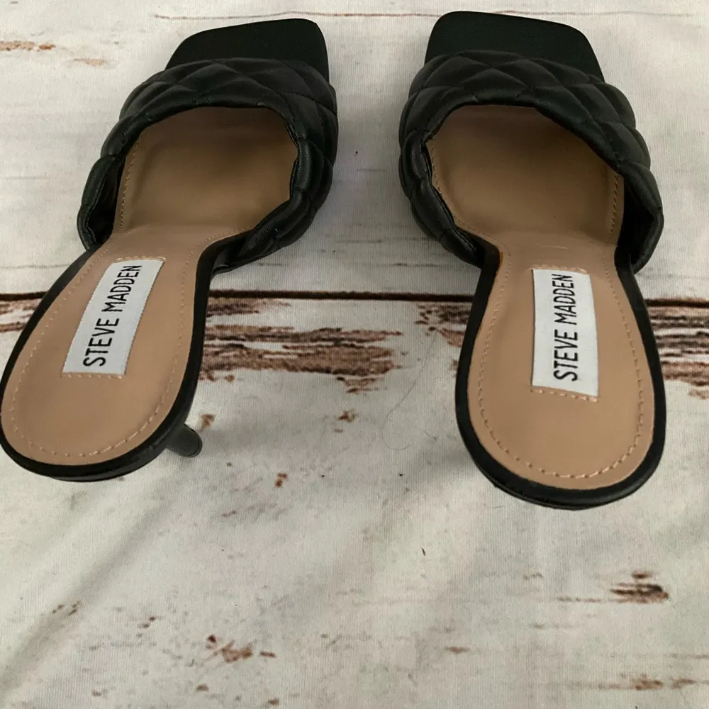 STEVE MADDEN SIGNIFY SQUARE TOED QUILTED PUMPS - Image 3