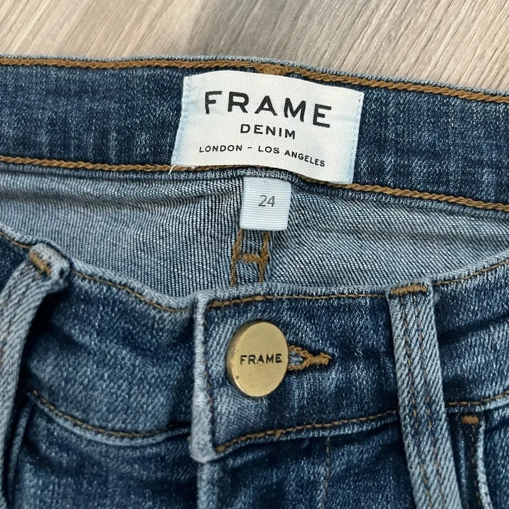 Frame Le High Straight High Rise Staggered Hem Raw Cut Jeans | Carroll Wash | 24 - Image 9