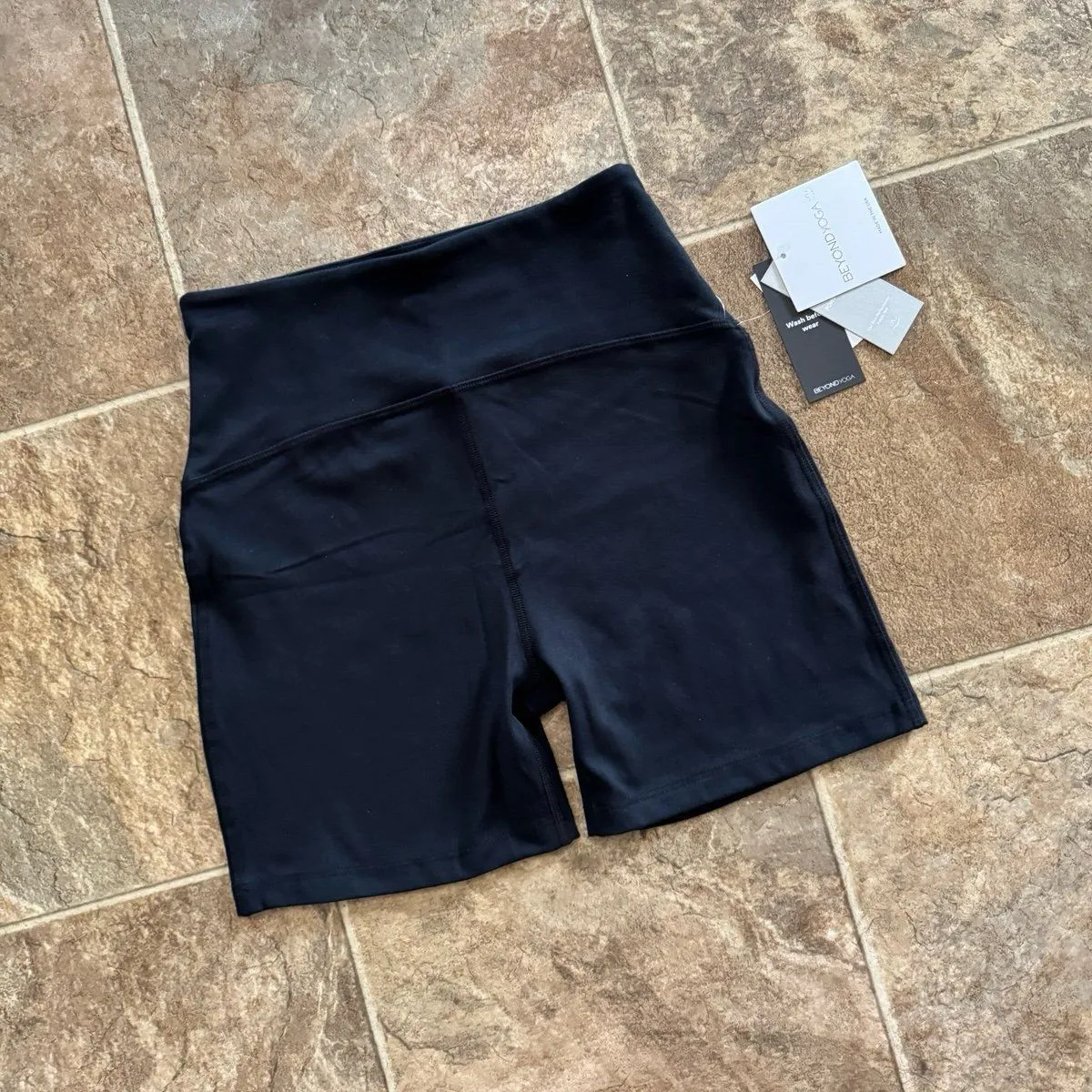 Beyond Yoga Powerbeyond Strive Biker Short Black Size Medium - Image 4