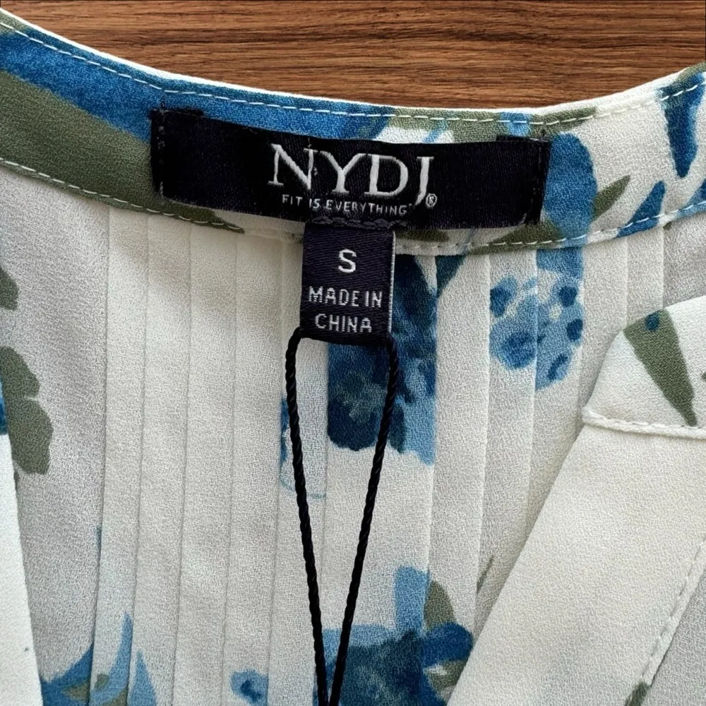 Sheer Floral Pintuck Blouse in Morganza - Image 4