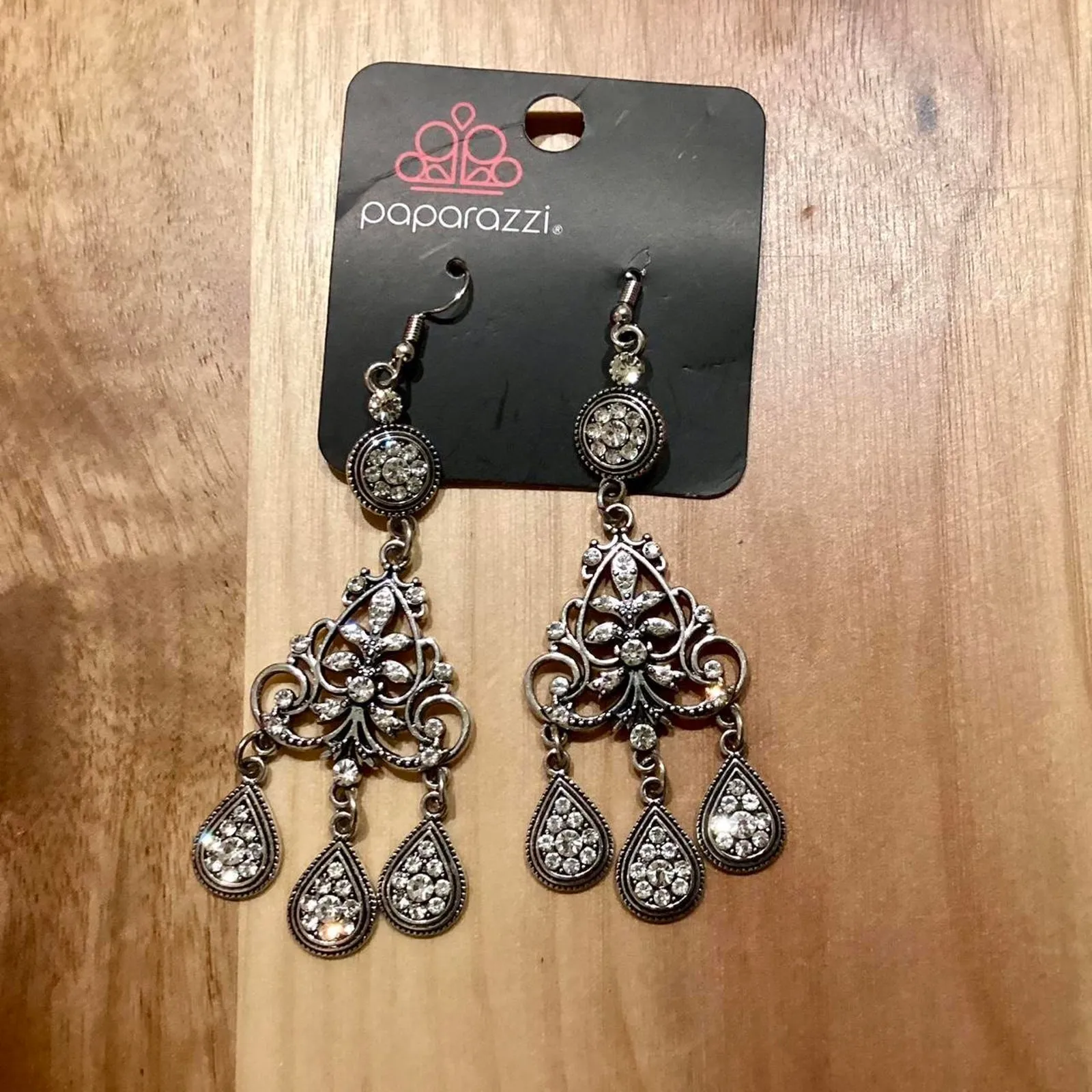 Paparazzi royal renovation earrings Silver - Image 3