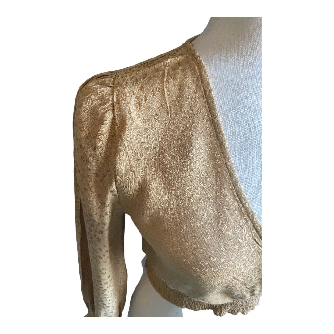 Kirious NWT- LOS ANGELES-SIZE SMALL Gorgeous gold color crop top, elastic bottom, v neck, open back, long sleeves, size small Measurements: Bust: armpit to armpit 15 inches  Length: shoulder seam to bottom 15 inches - Image 3