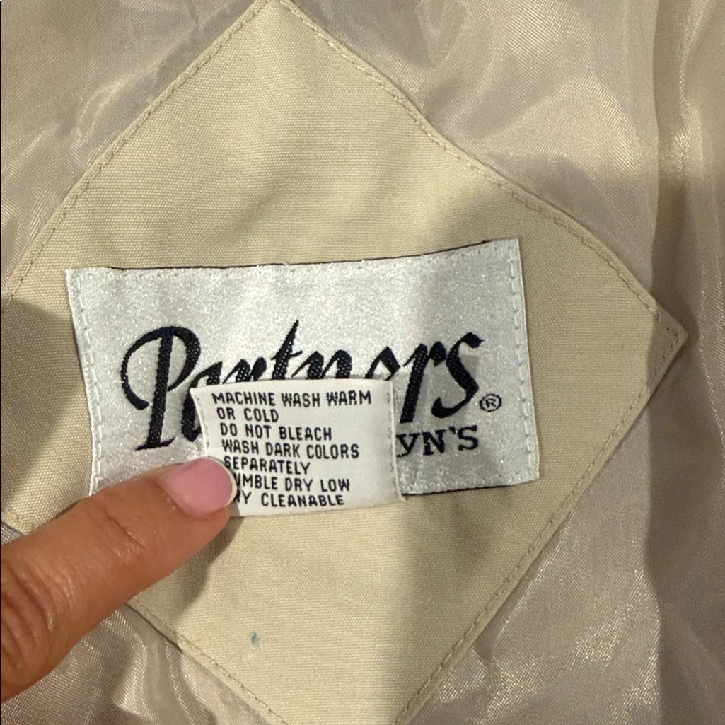 Classic Beige Trench Coat for Women Tan Size 8 - Image 13