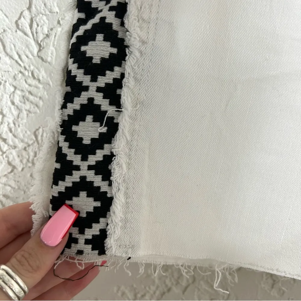 Universal Threads | High Rise Shorts - Image 8