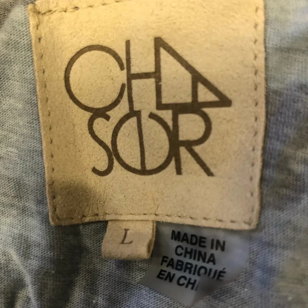 Chaser top in blue leopard pattern - Image 50