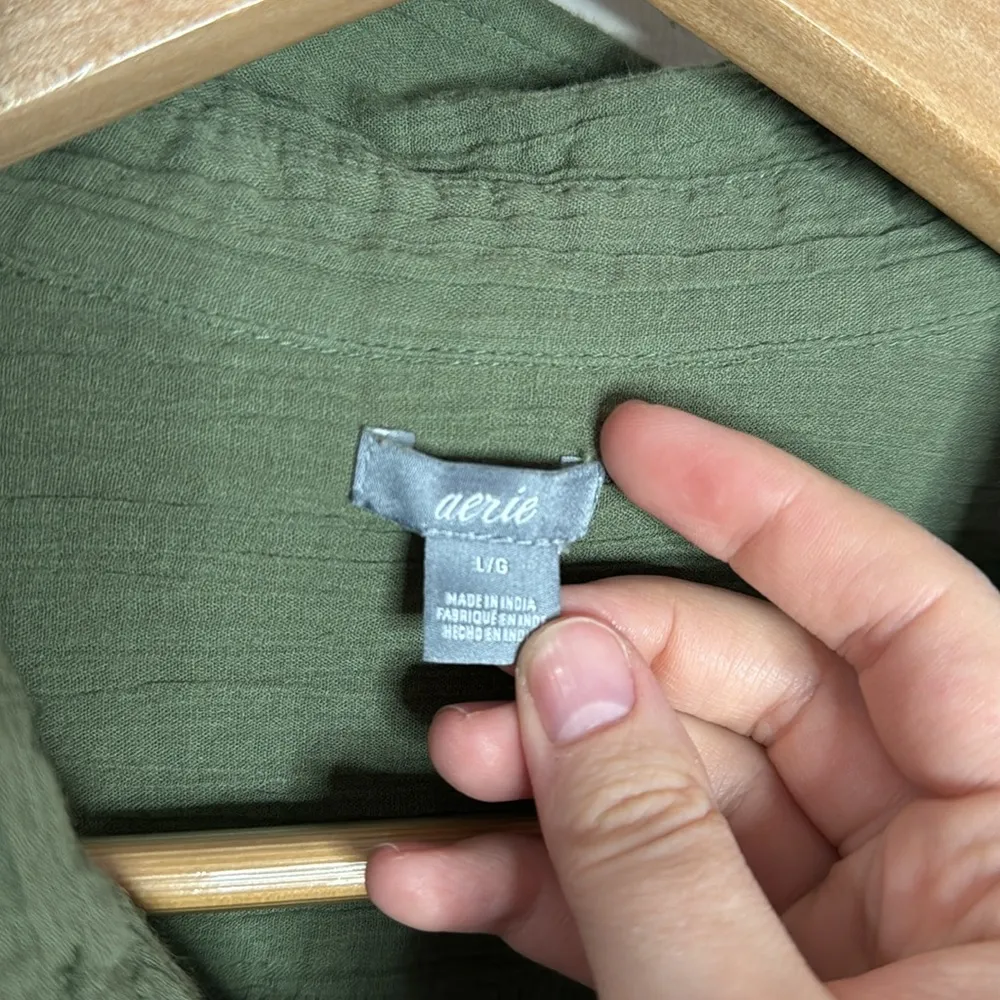 Aerie crinkle gauze cotton relaxed button down shirt in olive hue size L - Image 11