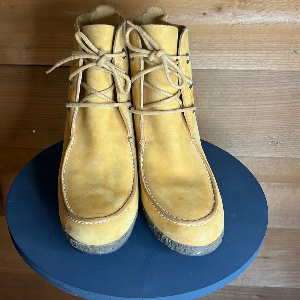 Timberland Leather Wedge Ankle Bootie Logo Outdoor Gum Sole Wallabee Tan Brown 9 - Image 5