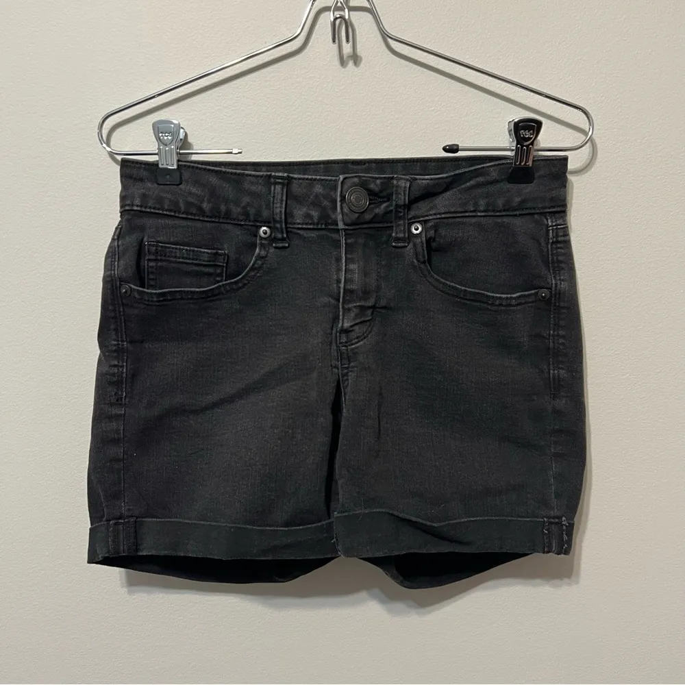 SO Kohl's Black Cuffed Leg Midi Shorts Size 5 Juniors - Image 2