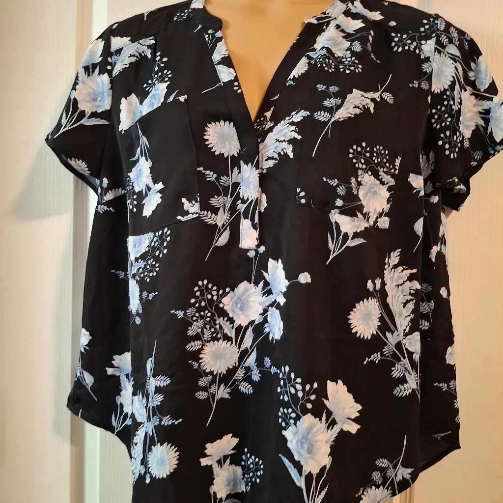 Torrid NWOT Sz  0 Floral Black and White Women's Top - Image 8