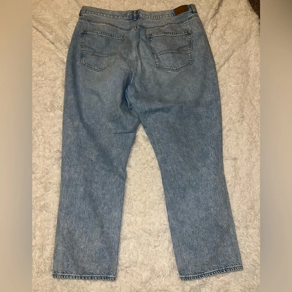 American Eagle Mom Jean Size 18 Light Wash Denim with Distressing - Image 3