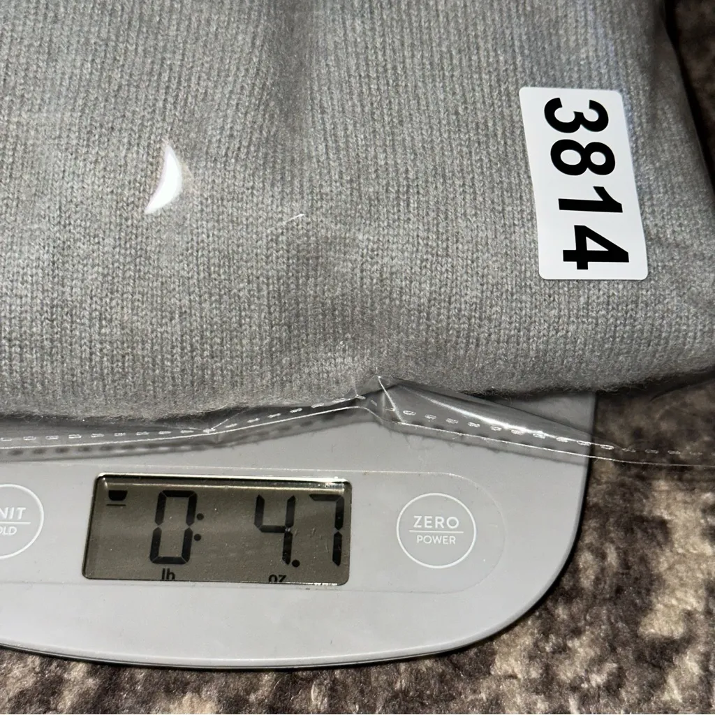 Theory Women’s Sz M Heather Gray Deep V-Neck Back Short Sleeve Cashmere Sweater - Image 6