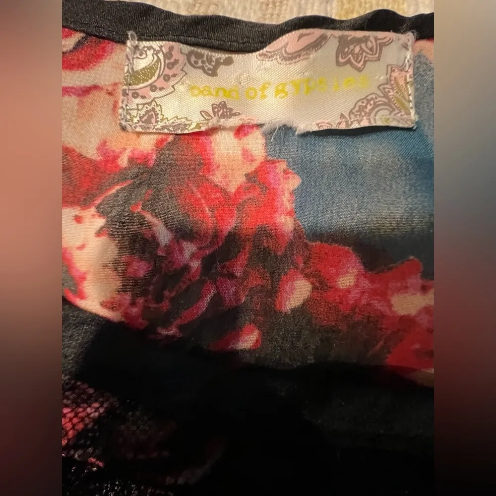 Band of Gypsy Floral Satin and Lace Black Tank Top Size Medium - Image 3