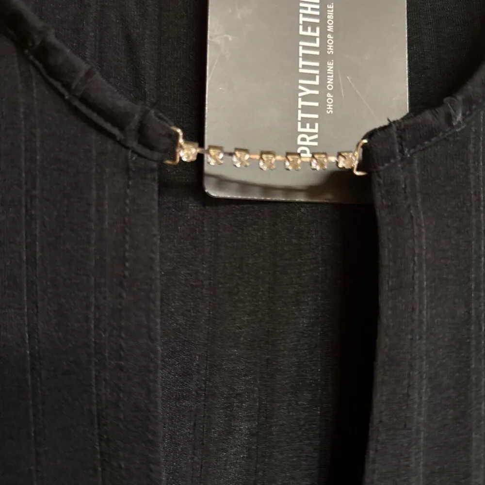 Black Long-Sleeve Ribbed Cropped Top With Chain Detail - PrettyLittleThing - UK - Image 3