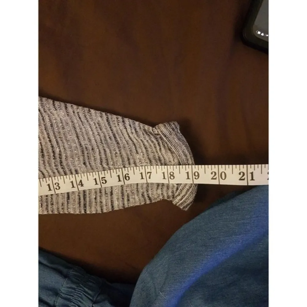 H&M Divided Womens Gray Light Sweater Stretch Sz XS Knit Textured Rolled Sleeve - Image 12