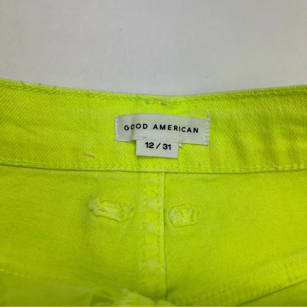Good American Good 90s Jean Short Women SZ 12 / 31 Lime Green NEW *Surface FLAW* - Image 3