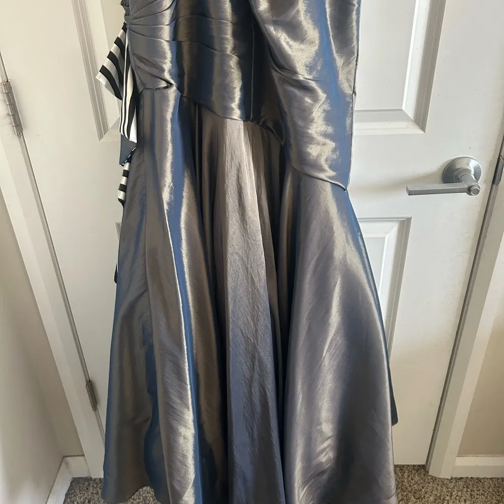 Tony Bowls Gala Dress Ball Gown Size 10 - Image 10