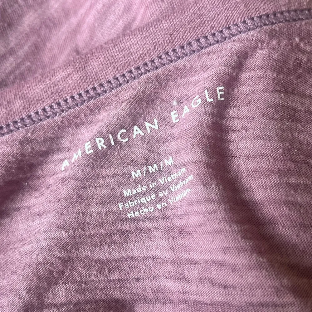 American Eagle Dusty Rose V neck short sleeve shirt - Image 4