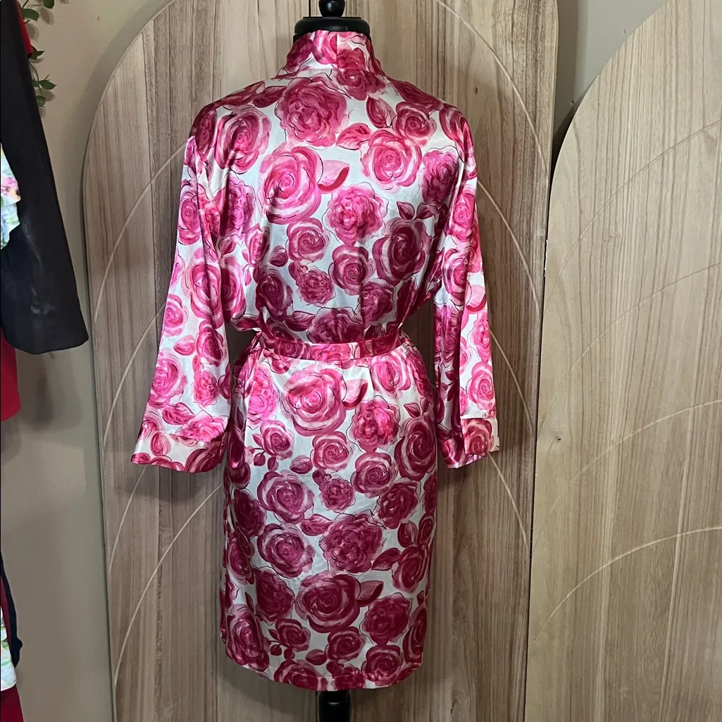 Ambrielle Pink Floral Satin Robe - Image 3
