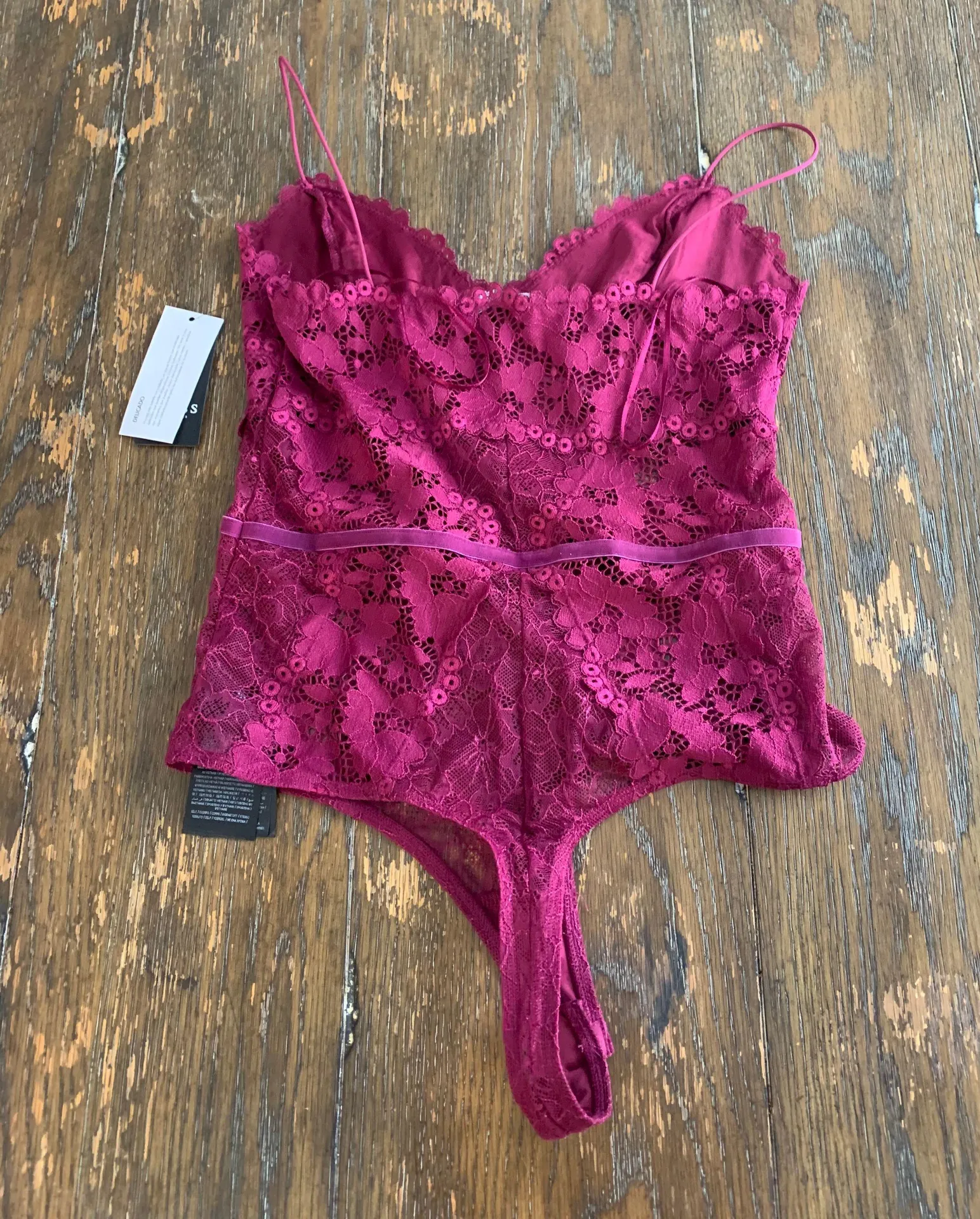 Guess NWT  LACE BODYSUIT - Image 3