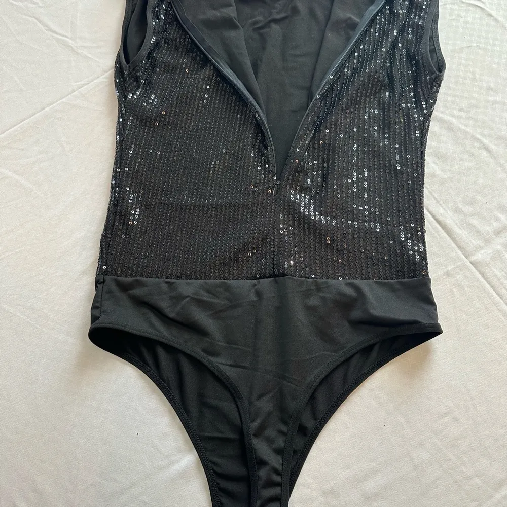 Black Sequin Bodysuit Sleeveless Women Size Large - Image 7