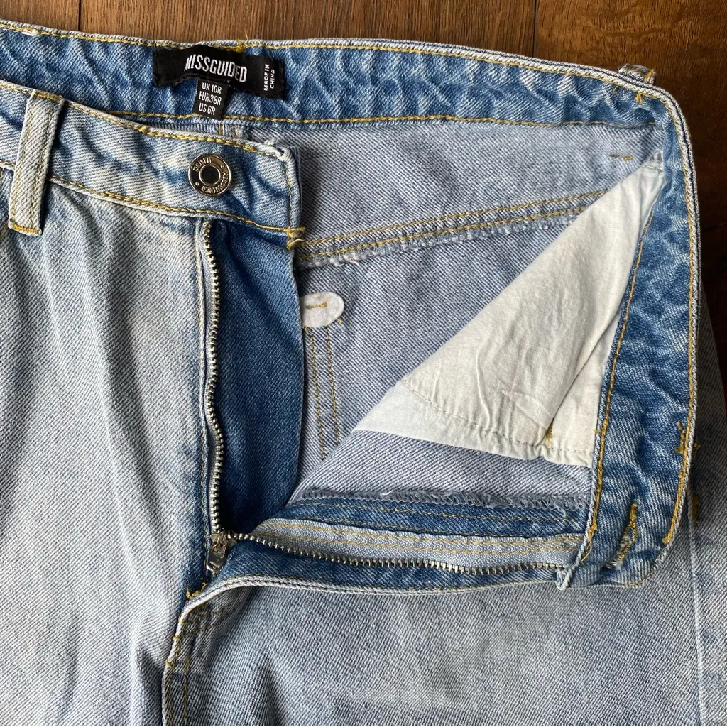 Missguided Wrath Split‑Hem Light Wash Jeans – Size 6R - Image 4