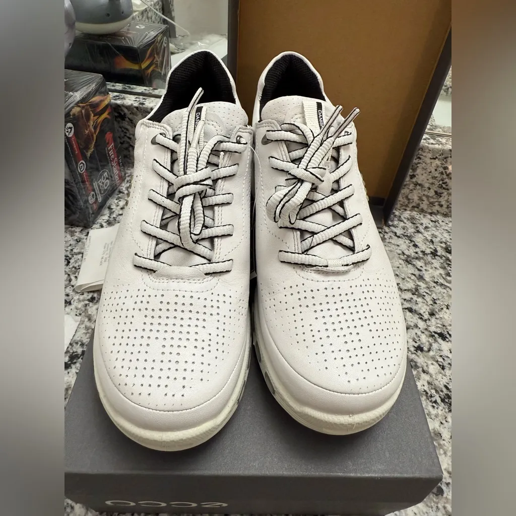 NWT ECCO White Perforated Sneakers 39 - Image 3