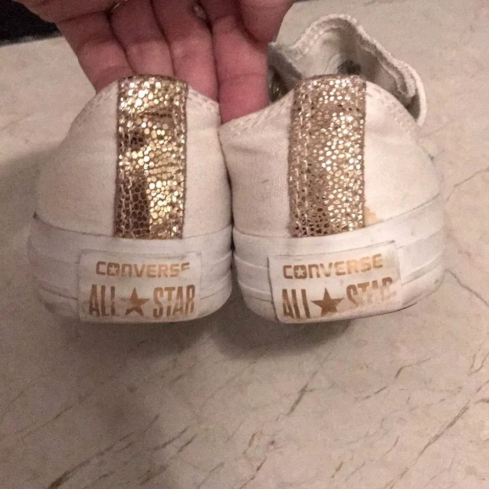 Converse with sneakers with gold capped toe size 8 - Image 3