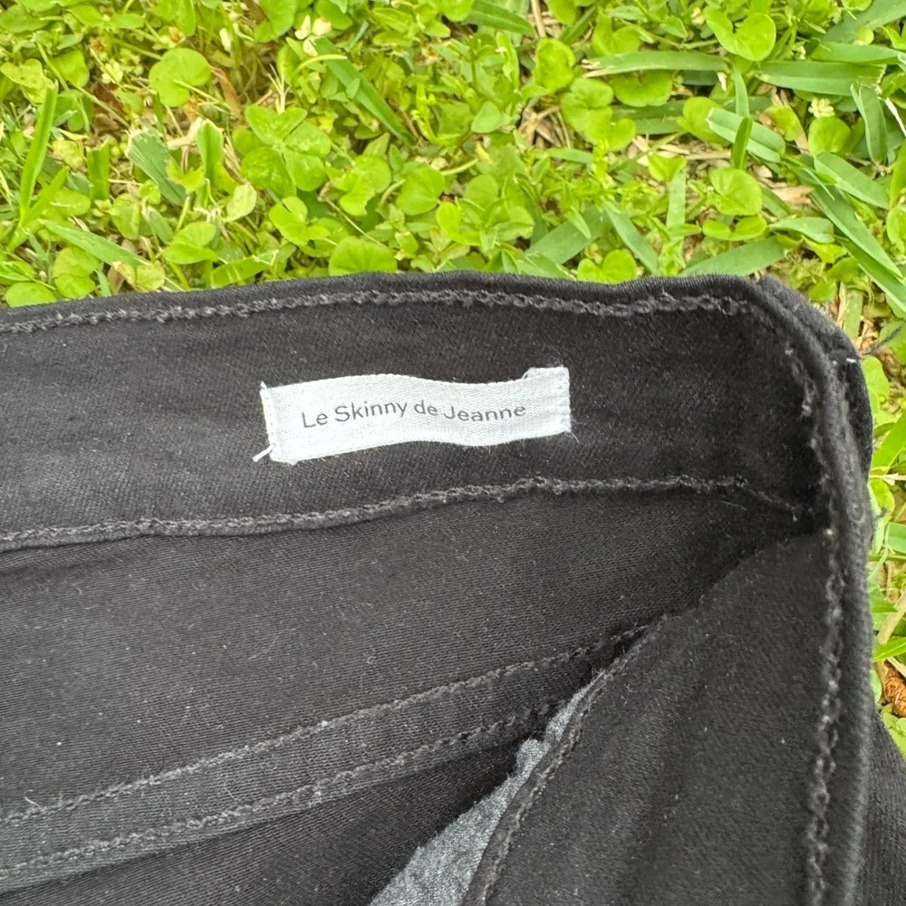 FRAME 
Le Skinny de Jeanne Jeans With Raw Step Hem Size 27 -Film Noir color - Image 7