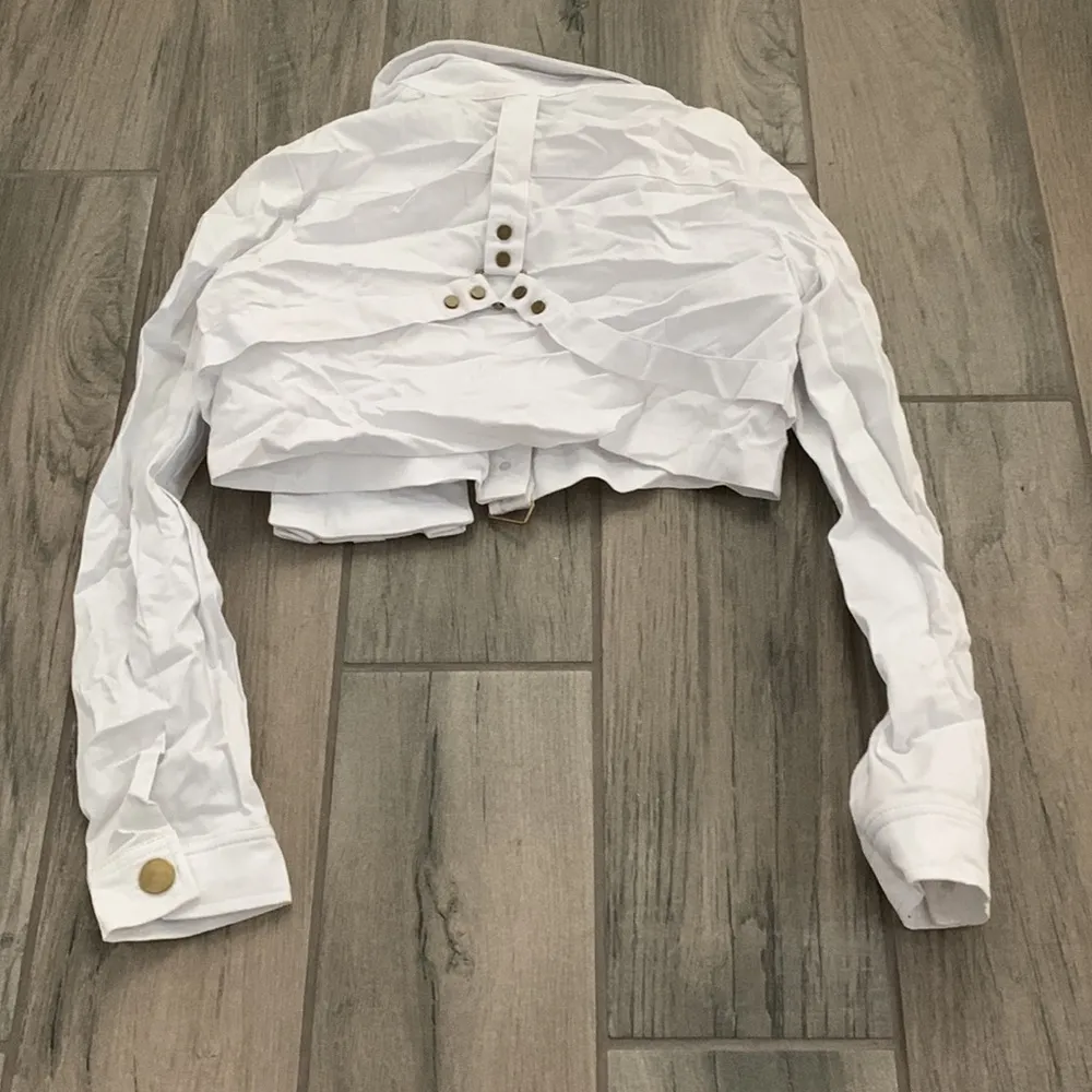 Meek white crop jacket - Image 4