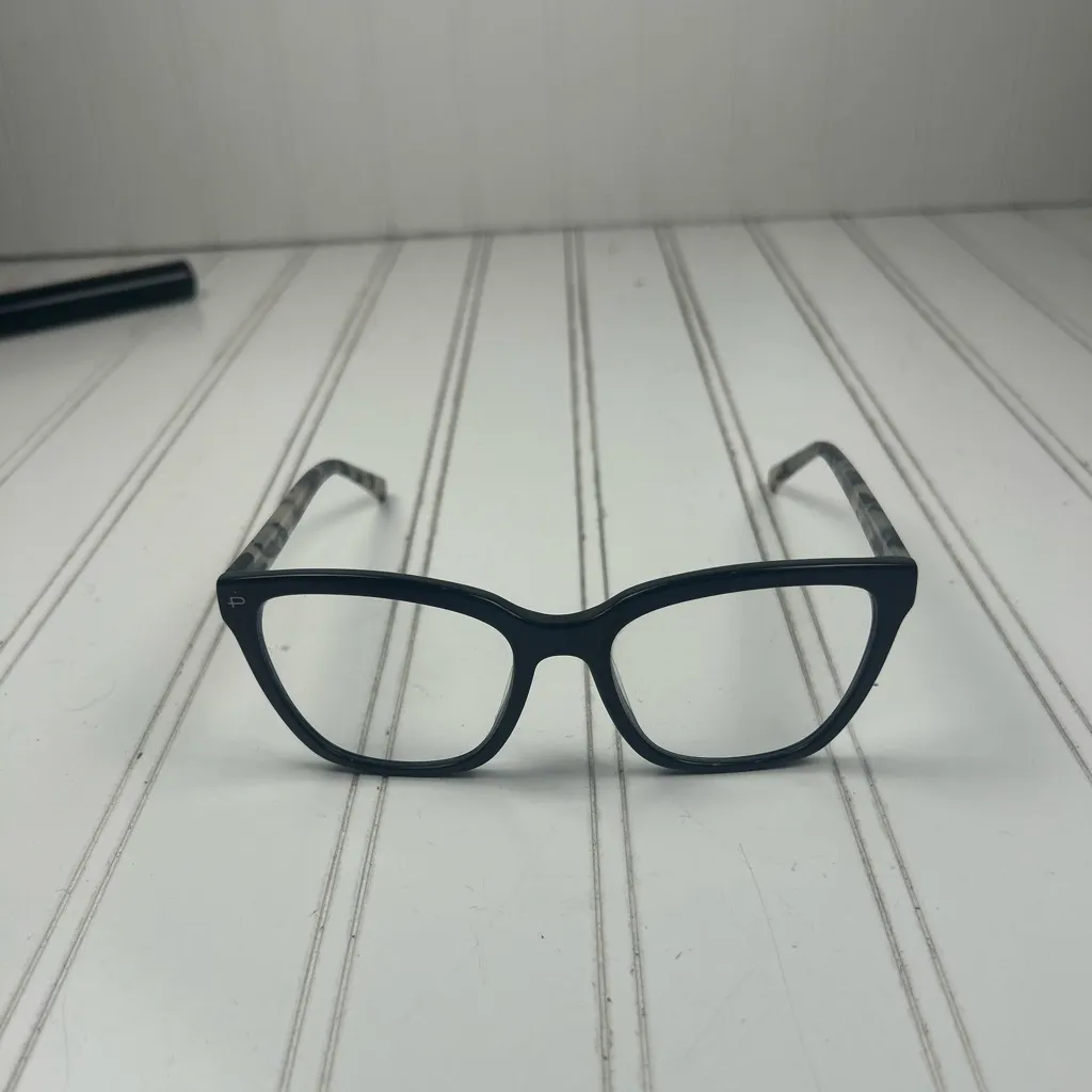 Privé Revaux Black Rectangle Reading Glasses (Unisex) - Image 2