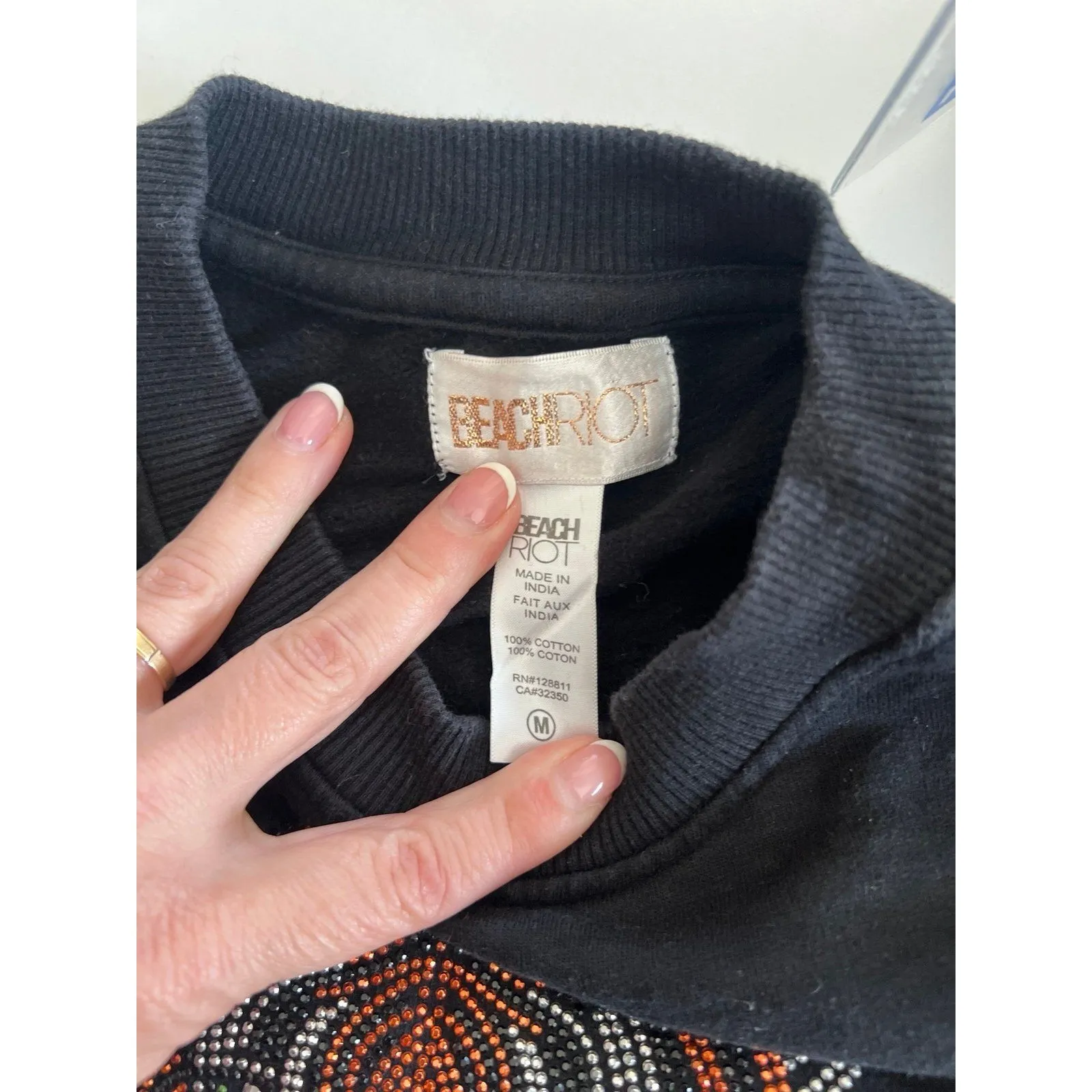 Beach Riot  cutoff sweatshirt size medium - Image 4