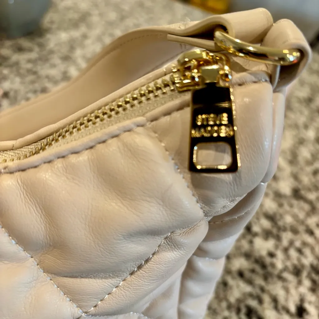 Steve Madden Quilted Beige Shoulder Bag – Gold Hardware - Image 10