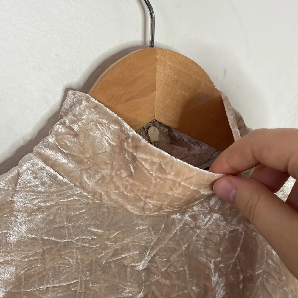 525 America mockneck champagne crinkled tank top size XS - Image 4