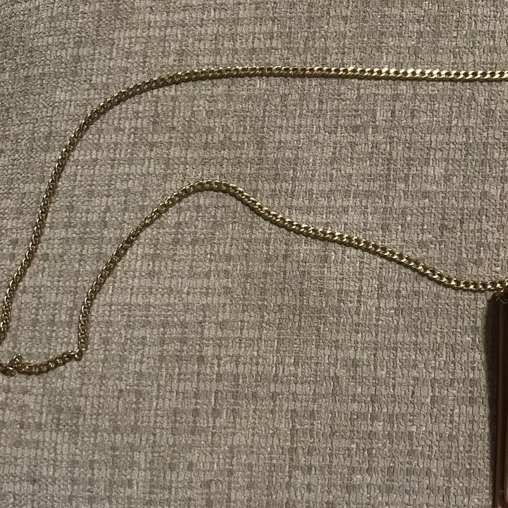 Moda Luxe Leather Bag In Blush Pink with a hint of Gold with a Gold Chain - Image 6