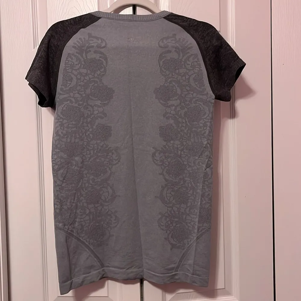 Gray Lululemon Swiftly Tech - Image 4