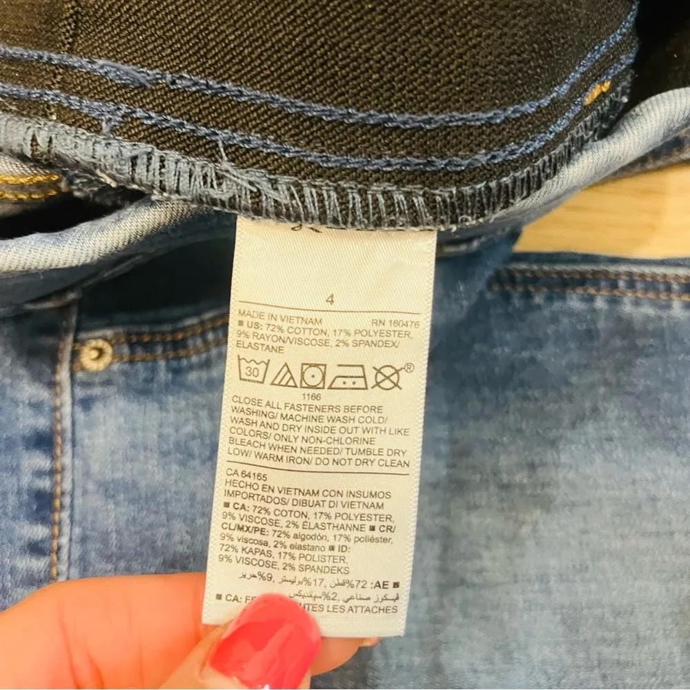 Old Navy Mid Rise Rockstar frayed  Skinny Jeggings Size 4 - Image 5