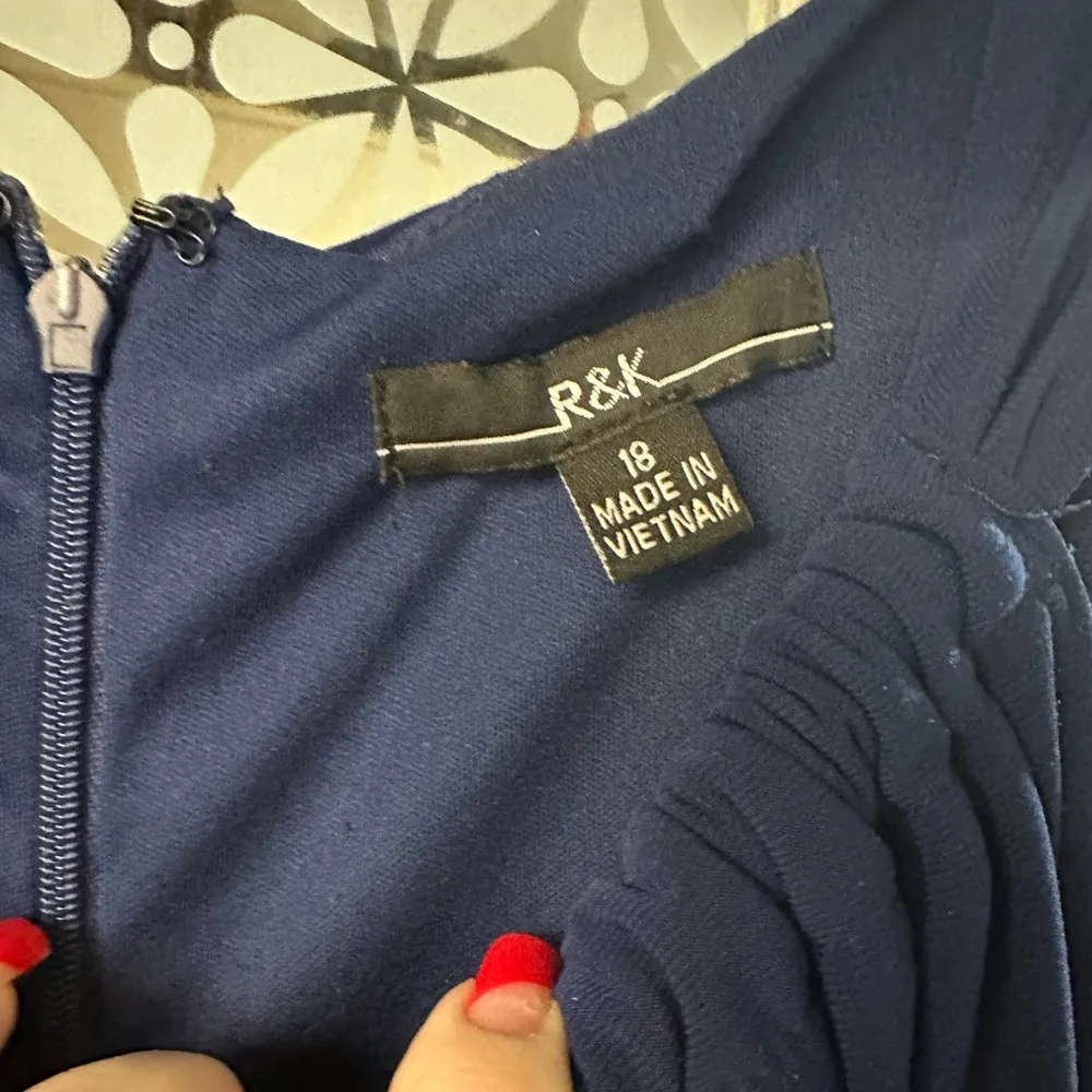 R&K navy sleeveless floral asymmetrical dress 18 - Image 4