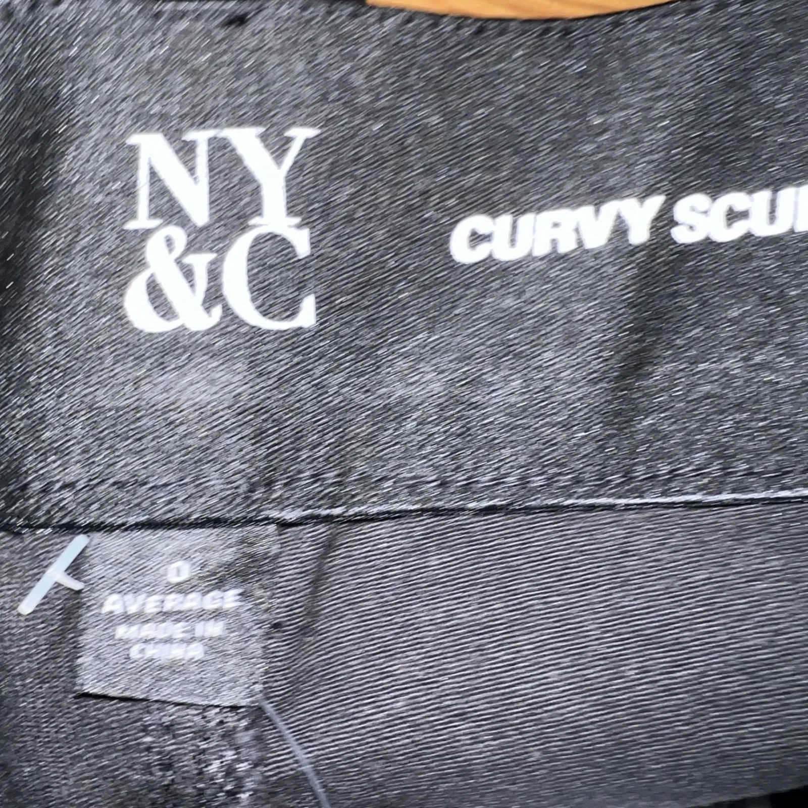 NY&Co Curvy Sculpting Skinny Jeans Size 0 Black Distressed Ripped Knee‎ NWT - Image 3