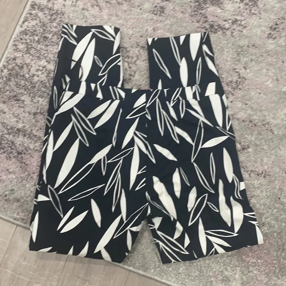 TopShop Leaf Print Black White Dress Pants Trousers Work Wear Straight Leg Sz 2 - Image 5