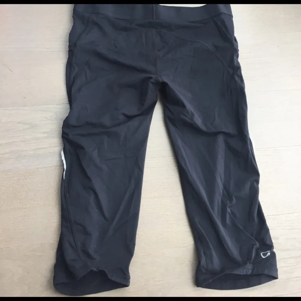 Gap Fit gfast zip pocket Capri in true black - Image 5