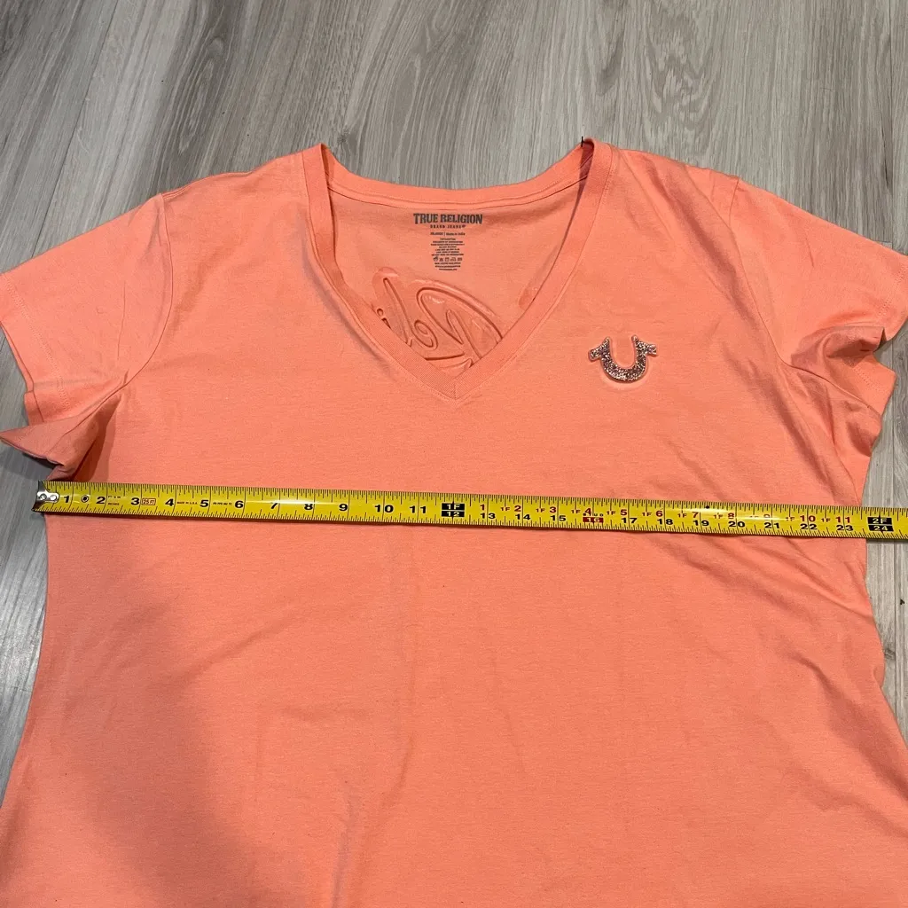 True Religion NWT Women's Peach‎ V-Neck Top - Image 3