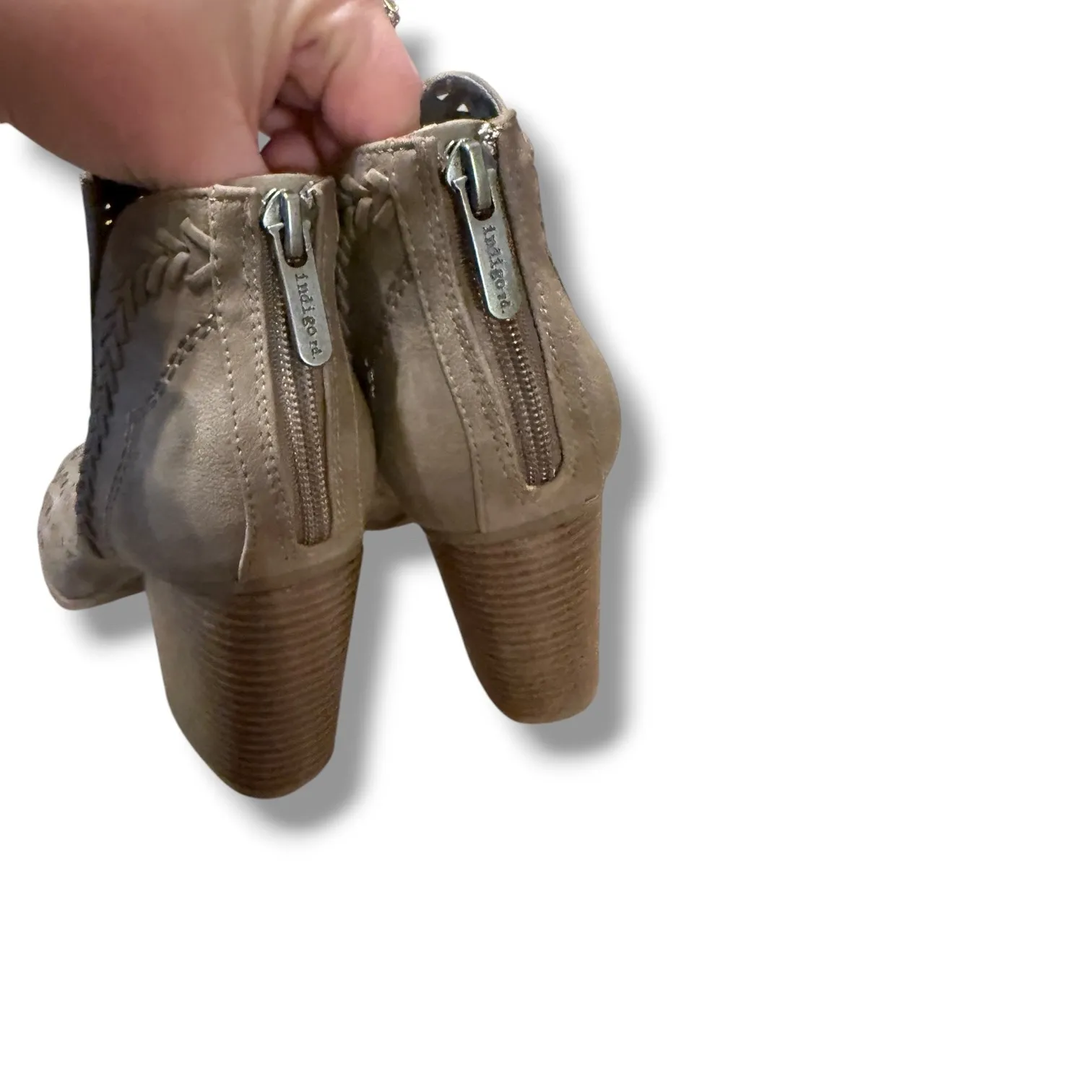 Indigo Rd Peep Toe Block‎ Heel Booties Women's Size 8.5 Taupe Cutout Casual - Image 4