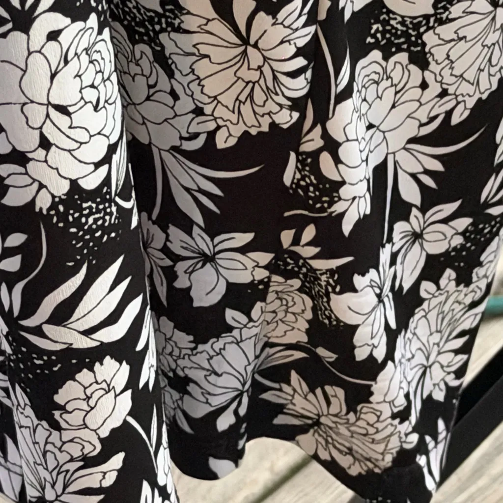 Kayleigh Delaney Floral Black and White Jumpsuit sleeveless cropped size M - Image 5