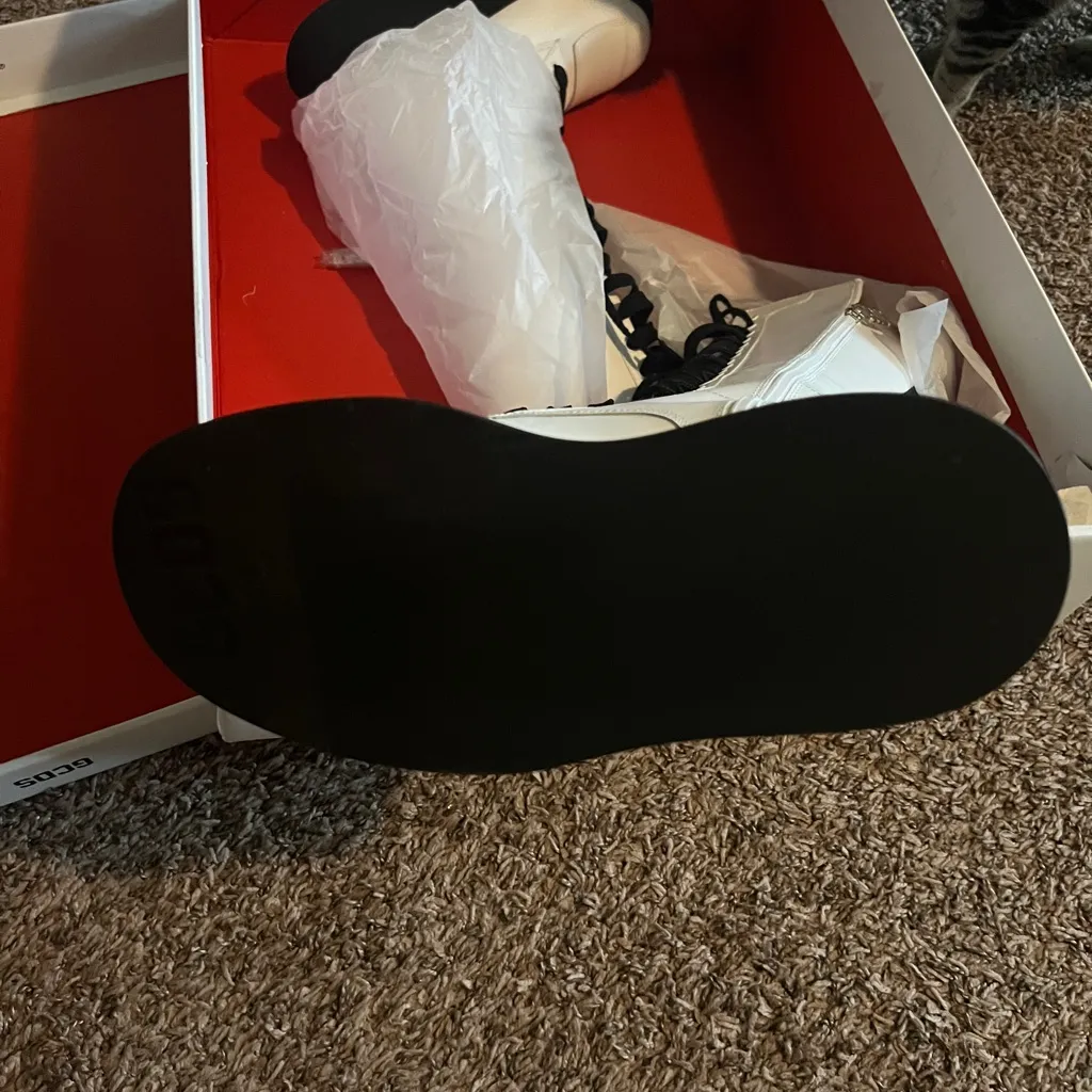 Stylish White Lace - Image 4