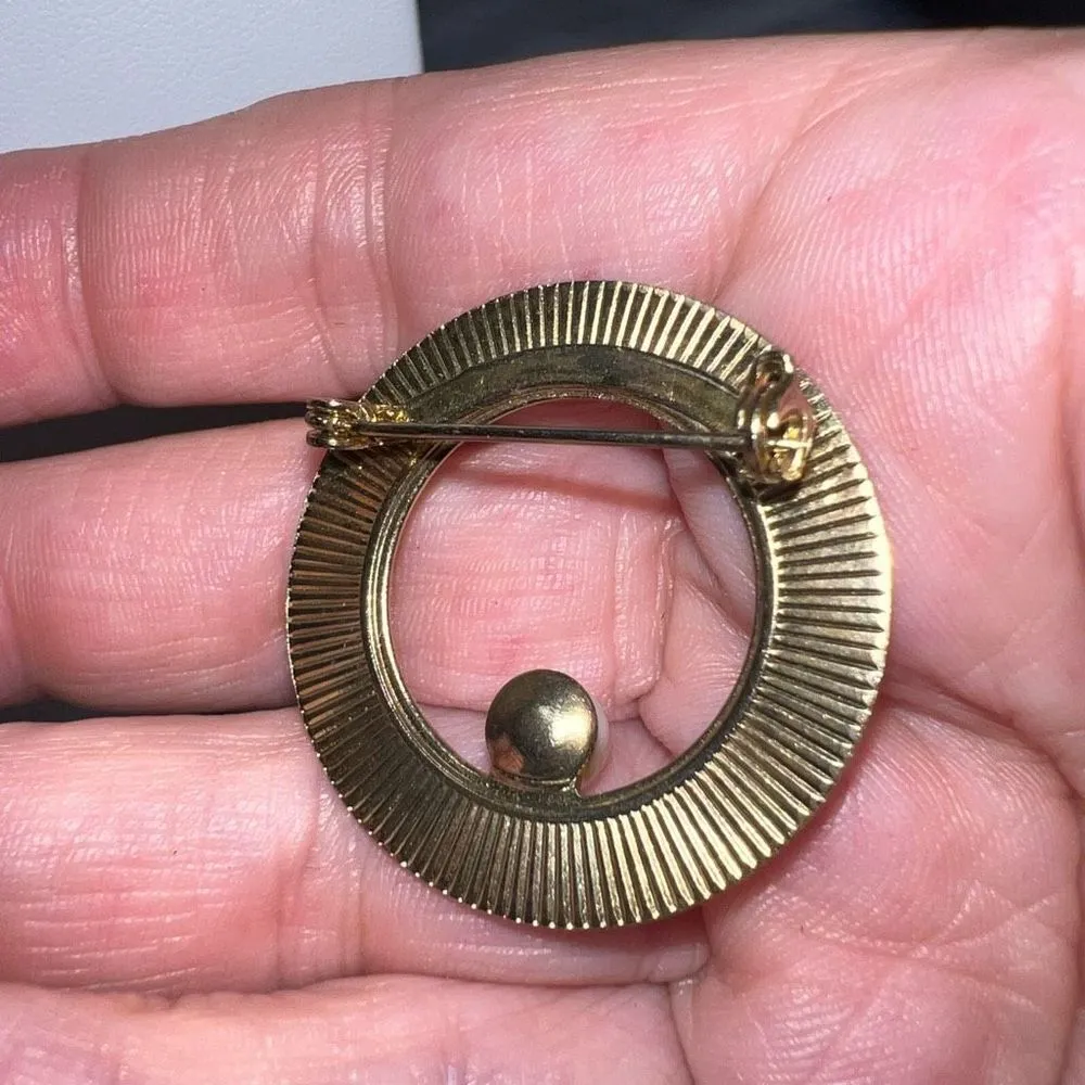 Vintage MCM Gold Tone and Faux Pearl Circular Brooch - Image 4