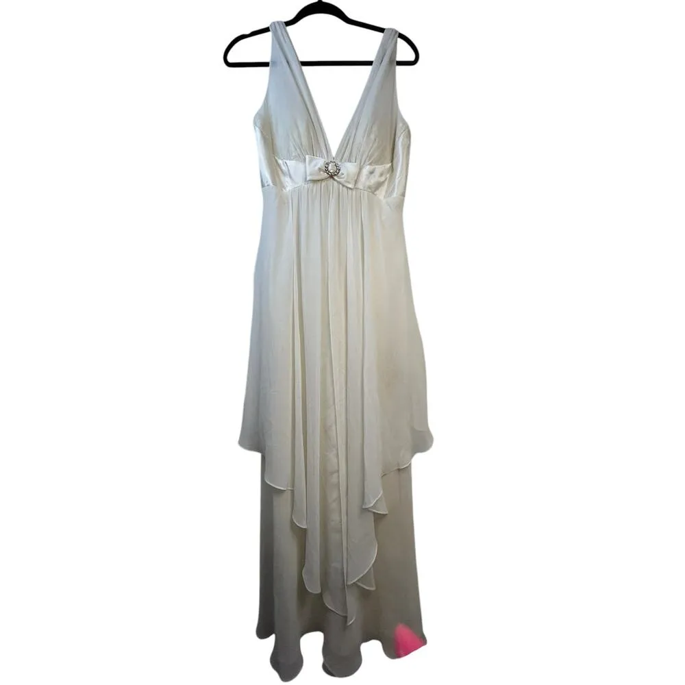 Betsy & Adam White Embellished Gown - Size 14 - Image 15