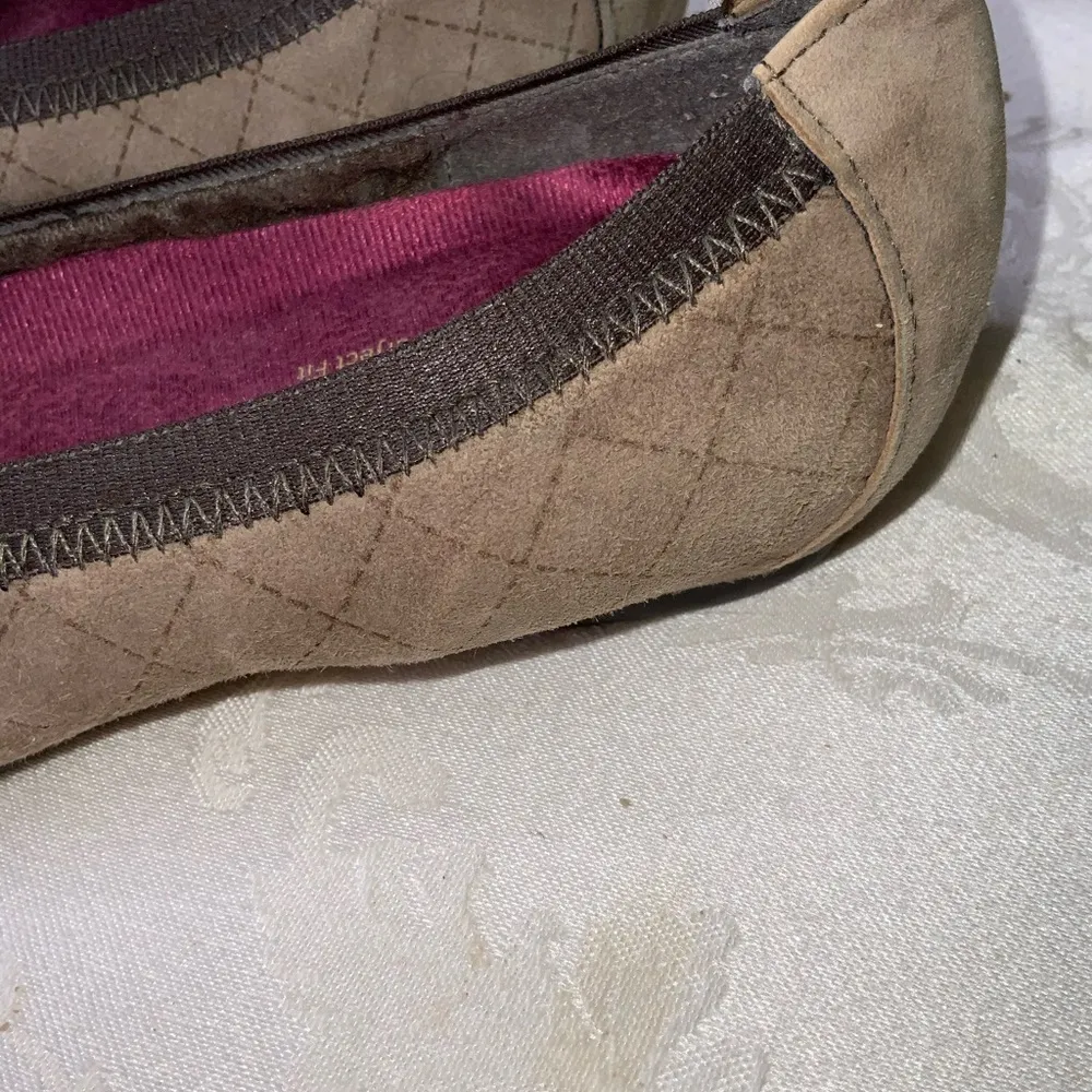 Munro American VICKI Tan Brown Quilted Etched Comfort Slip On Ballet Flats 6.5 - Image 6