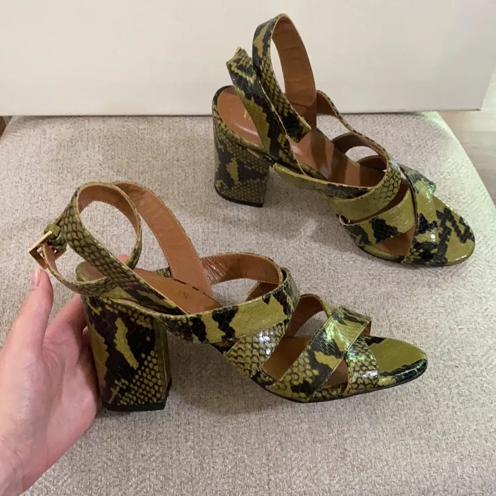 Paris Texas olive green snakeskin effect sandals size 39 EU - Image 4